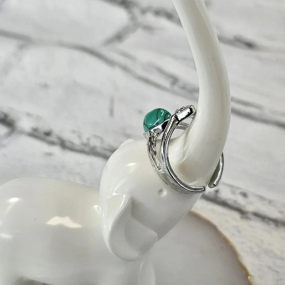 Green Teardrop Adjustable Fashion Ring  A18 - Picture 4 of 5